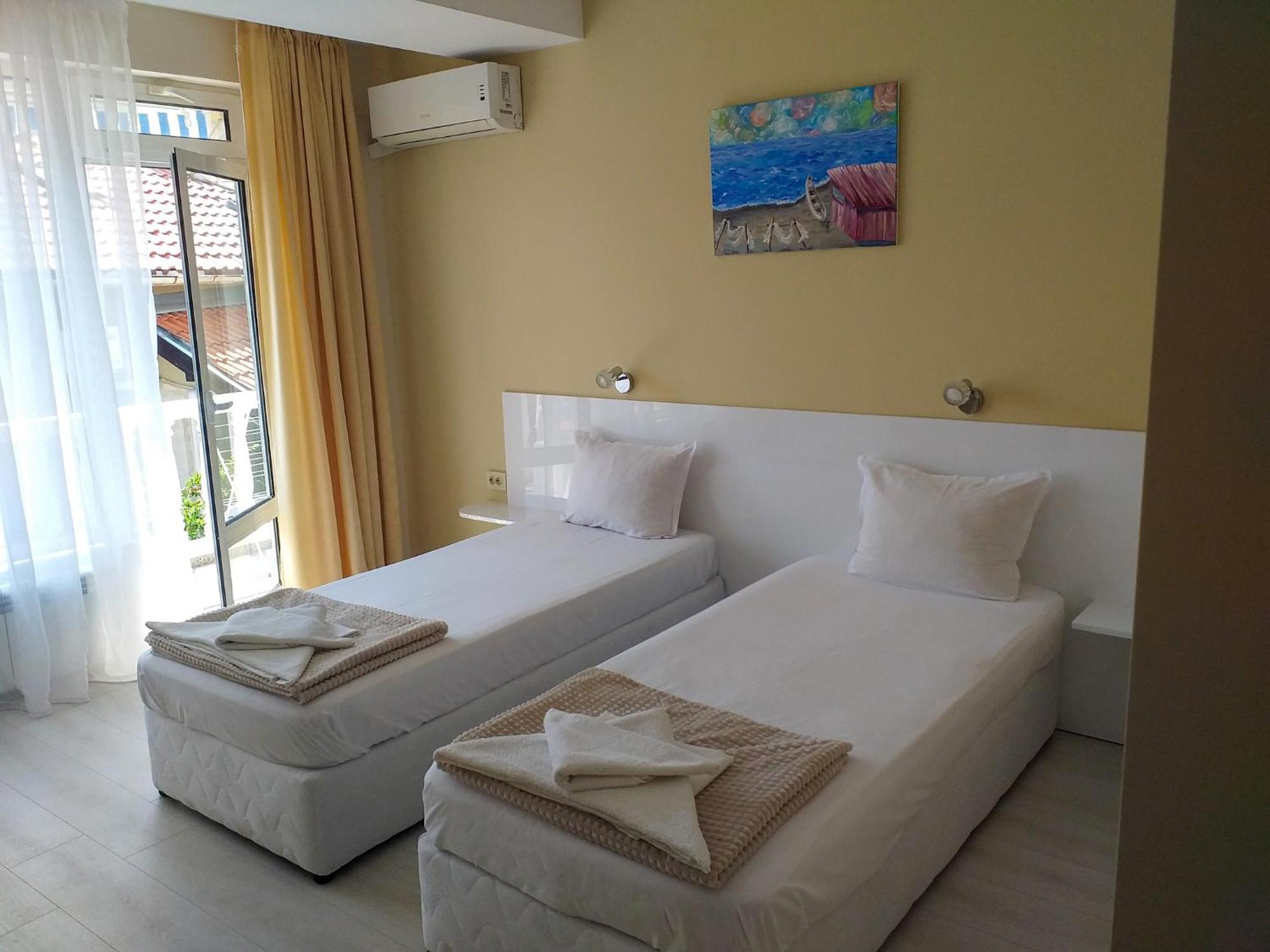 Exotic Guest House โซโซโปล ภายนอก รูปภาพ